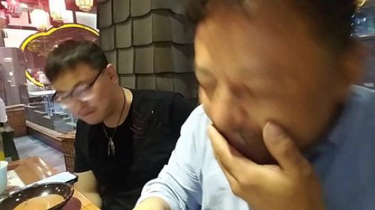 我在斗鱼看威海大叔直播美食