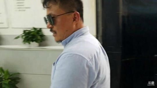 大叔：嘻嘻美滋滋