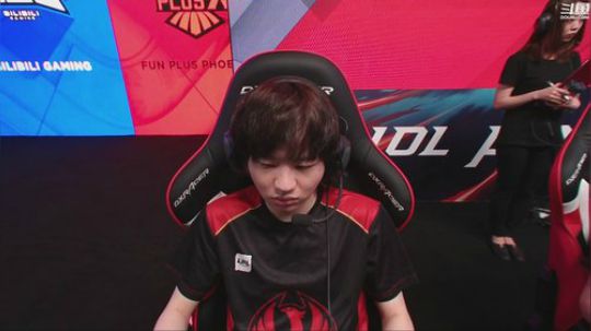 丷女帝发布了一个斗鱼视频2019-06-08