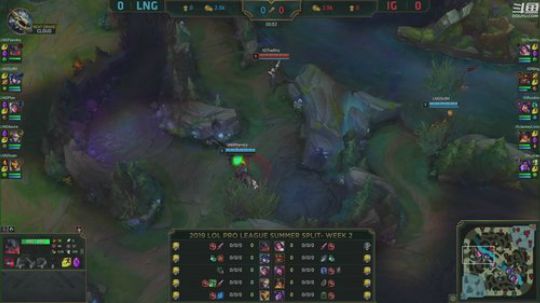我在斗鱼看英雄联盟赛事直播英雄联盟
