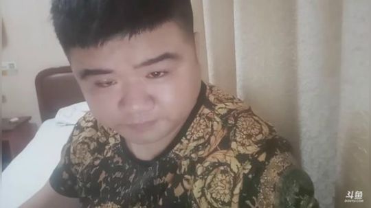 我在斗鱼看做个疯子直播户外