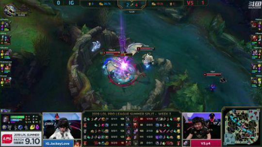 我在斗鱼看英雄联盟赛事直播英雄联盟
