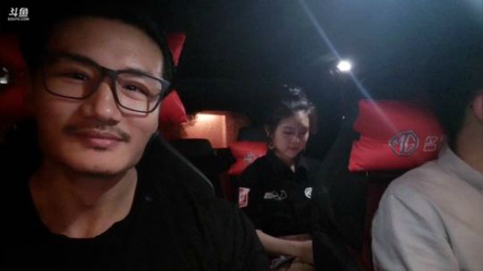 黑板君爱喝酸奶发布了一个斗鱼视频2019-06-12