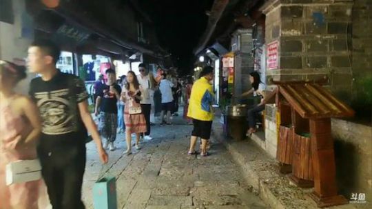 户外遛狗王飞哥发布了一个斗鱼视频2019-06-12