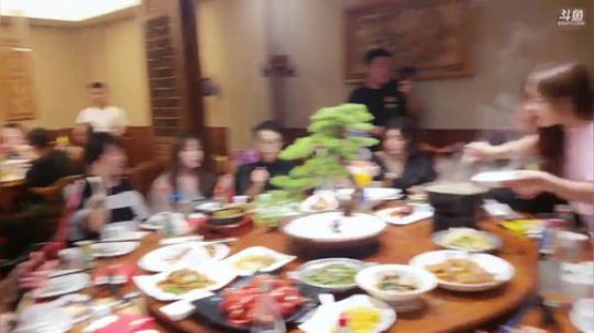 到达武汉，在武汉的一起聚聚。 2019-06-13 20点场