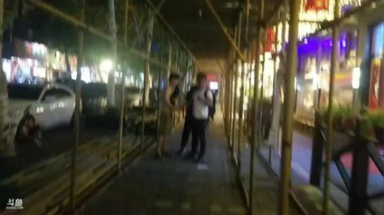 到达武汉，在武汉的一起聚聚。 2019-06-13 22点场