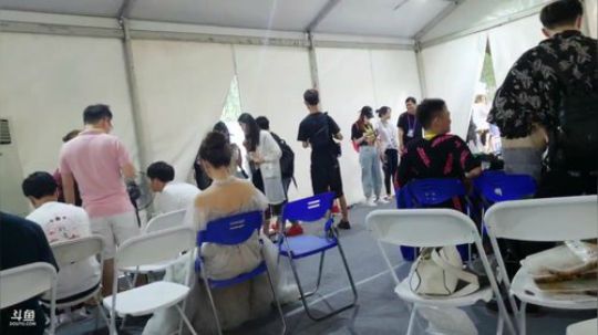 顾影无如白发何丶发布了一个斗鱼视频2019-06-13