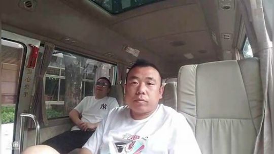 我在斗鱼看主播小黑亮亮直播美食