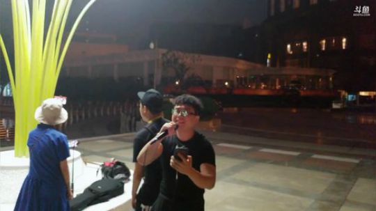 和大家汇合健身，晚上出门逛逛 2019-06-13 23点场
