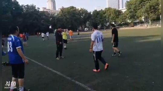 足球