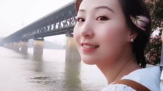 武汉江边