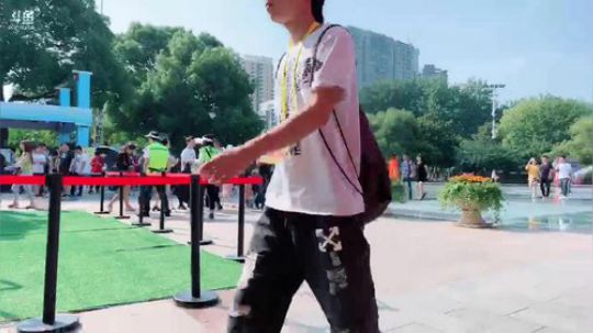 嘟师傅，嘉年华这里好热呀 2019-06-14 15点场