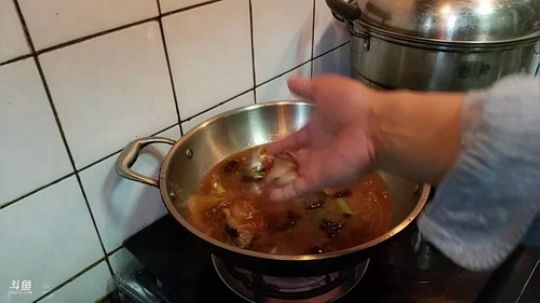 我在斗鱼看威海大叔直播美食