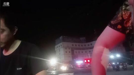 我在斗鱼看做个疯子直播户外