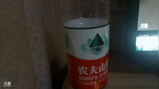 我在斗鱼看做个疯子直播户外