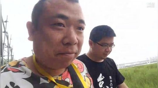 我在斗鱼看主播小黑亮亮直播美食