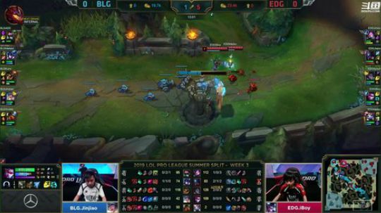 我在斗鱼看英雄联盟赛事直播英雄联盟