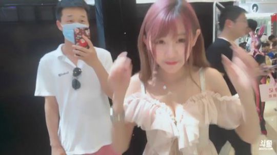 喵老师的圣诞树发布了一个斗鱼视频2019-06-15