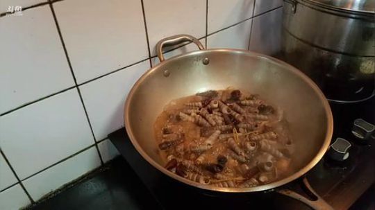 我在斗鱼看威海大叔直播美食