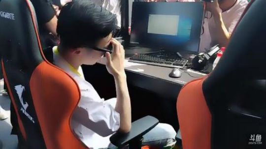 蓝董斌羊羊羊发布了一个斗鱼视频2019-06-15
