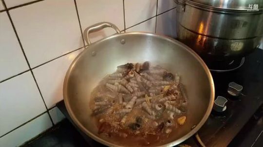 我在斗鱼看威海大叔直播美食