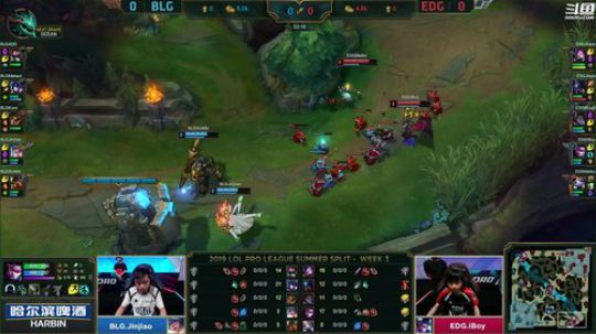 我在斗鱼看英雄联盟赛事直播英雄联盟