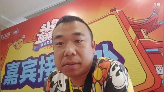 我在斗鱼看主播小黑亮亮直播美食