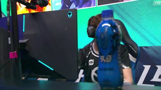 我在斗鱼看英雄联盟赛事直播英雄联盟