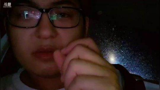 我在斗鱼看火力堂主直播户外