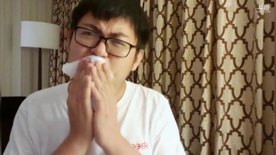 我在斗鱼看火力堂主直播户外