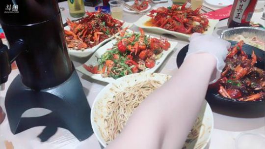 武汉嘉年华，吃虾啦！ 2019-06-15 23点场