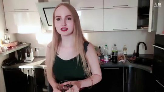 大家下午好，先看房，晚点有美女喔。 2019-06-18 20点场