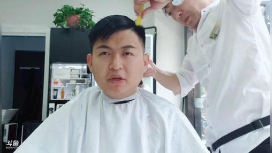 我在斗鱼看火力堂主直播户外