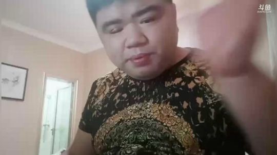 我在斗鱼看做个疯子直播户外