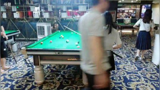 我在斗鱼看火力堂主直播户外