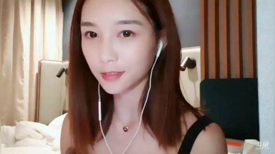 肖淑洁生命中的光和盐发布了一个斗鱼视频2019-06-22