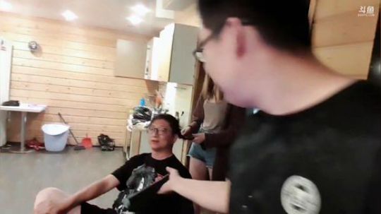 大家下午好，朋友第一，节目努力，深夜继续 2019-06-21 23点场