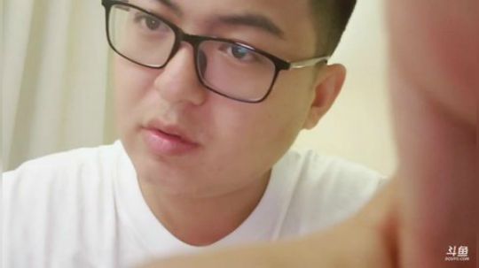 我在斗鱼看火力堂主直播户外