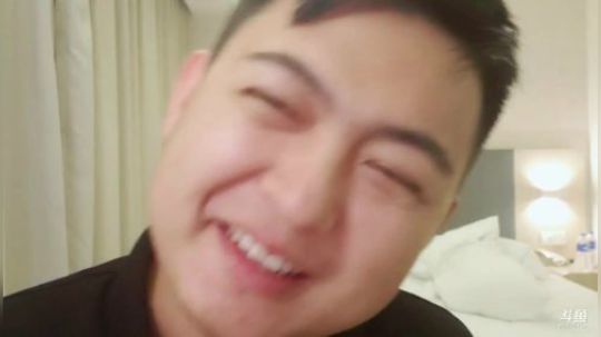 我在斗鱼看火力堂主直播户外