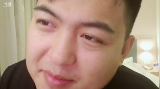 我在斗鱼看火力堂主直播户外