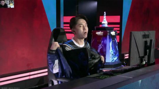 烙铁扎心了发布了一个斗鱼视频2019-06-23