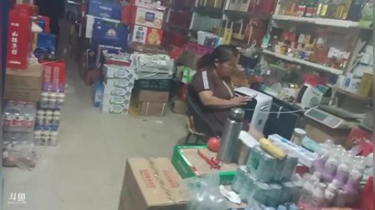 我在斗鱼看做个疯子直播户外