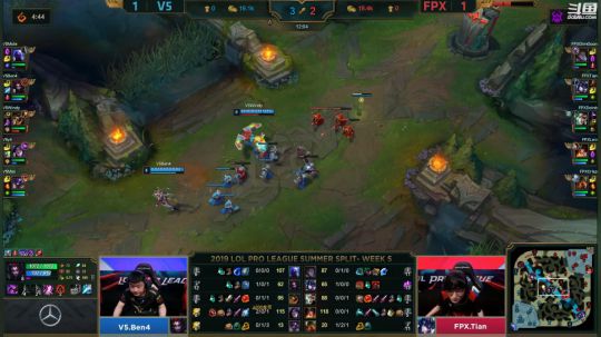 我在斗鱼看英雄联盟赛事直播英雄联盟