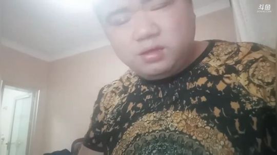 我在斗鱼看做个疯子直播户外