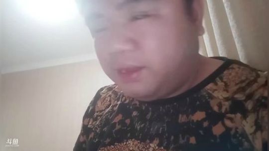 我在斗鱼看做个疯子直播户外