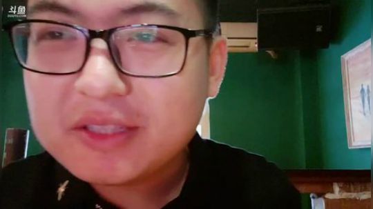 我在斗鱼看火力堂主直播户外