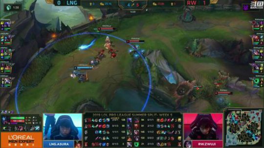 我在斗鱼看英雄联盟赛事直播英雄联盟