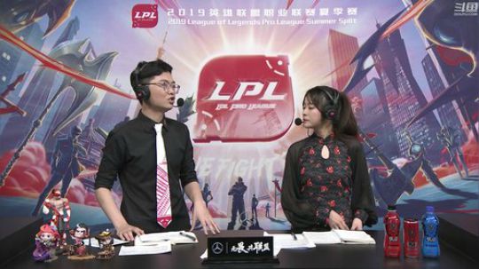 我在斗鱼看英雄联盟赛事直播英雄联盟