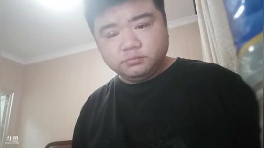 我在斗鱼看做个疯子直播户外