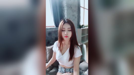 我在斗鱼看菁菁Krystal直播颜值